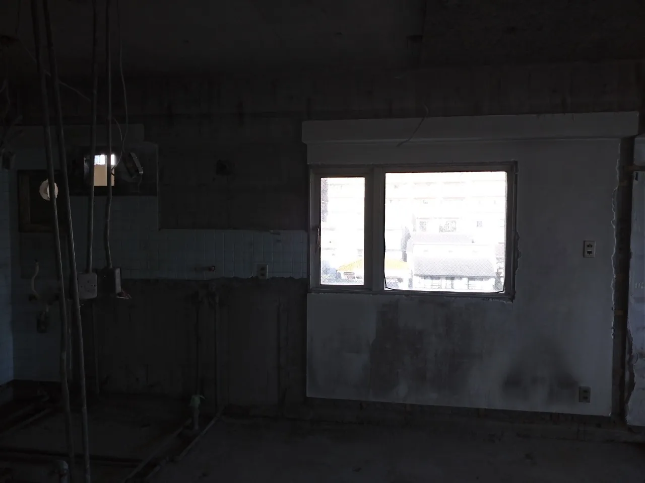 マンションのスケルトン解体・石綿調査|内装を撤去した室内
