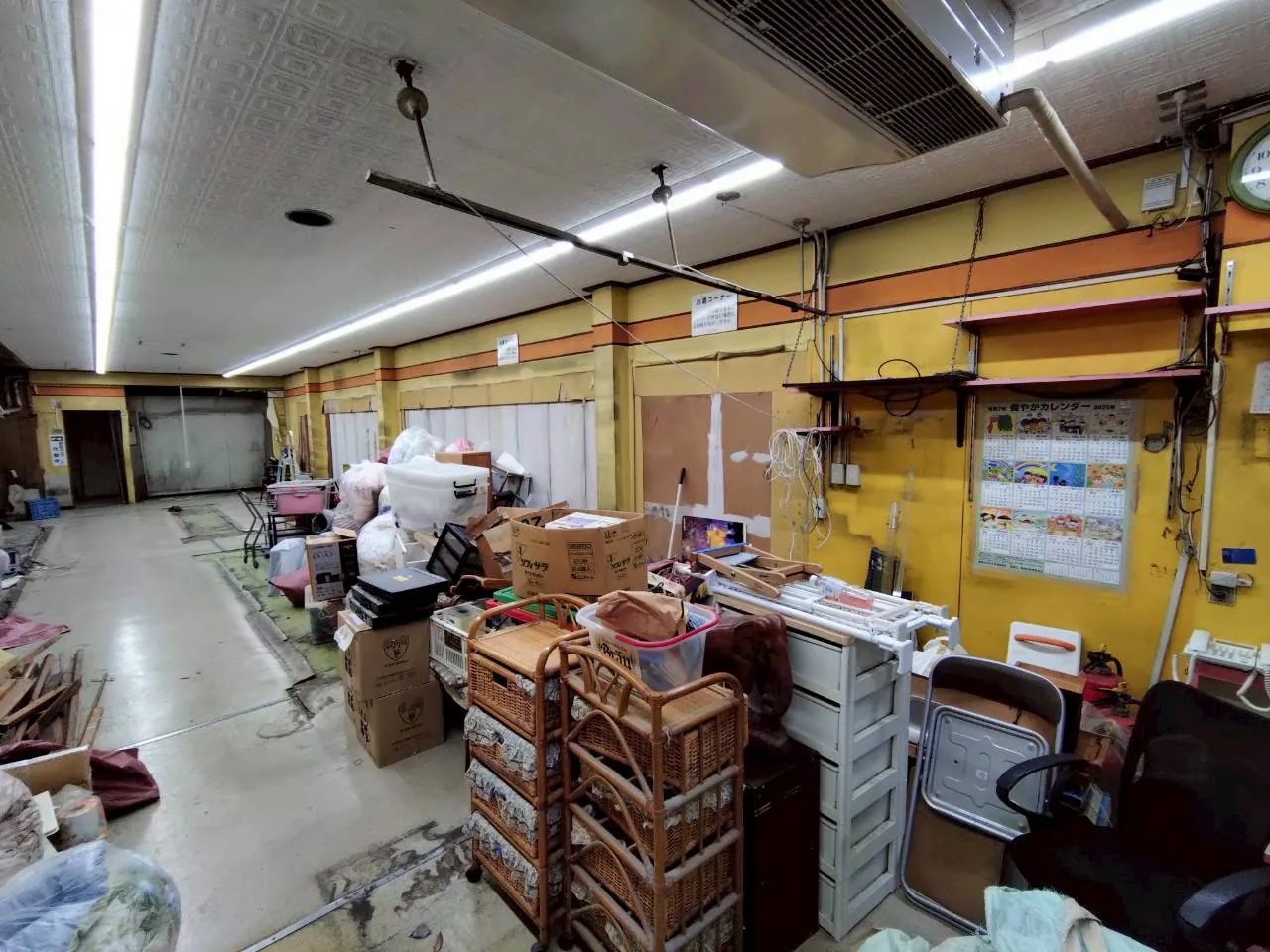 店舗・住居の残置物処分|店舗の店内に残された什器・備品